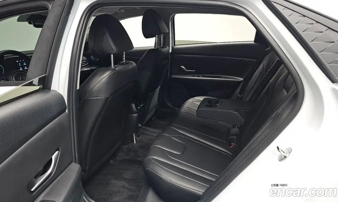 Hyundai Avante 2023 1.6 автомат (гидро), фото 15