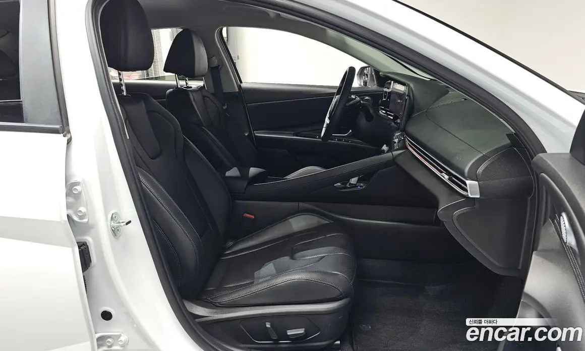 Hyundai Avante 2023 1.6 автомат (гидро), фото 16