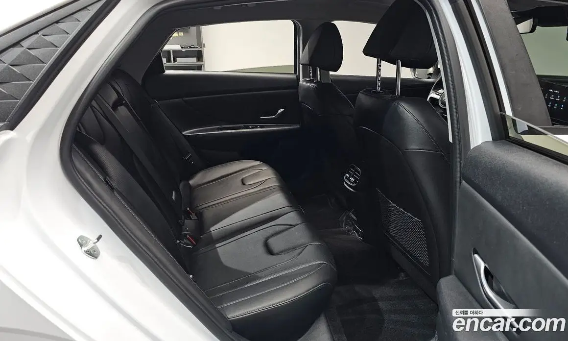 Hyundai Avante 2023 1.6 автомат (гидро), фото 17