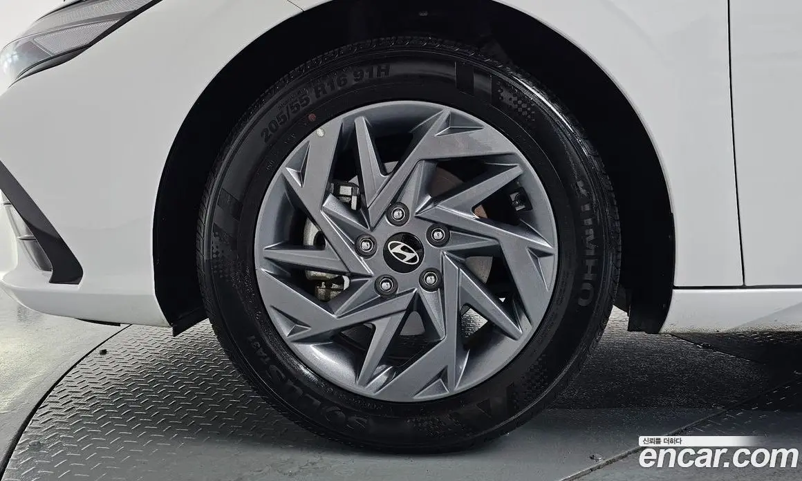 Hyundai Avante 2023 1.6 автомат (гидро), фото 4