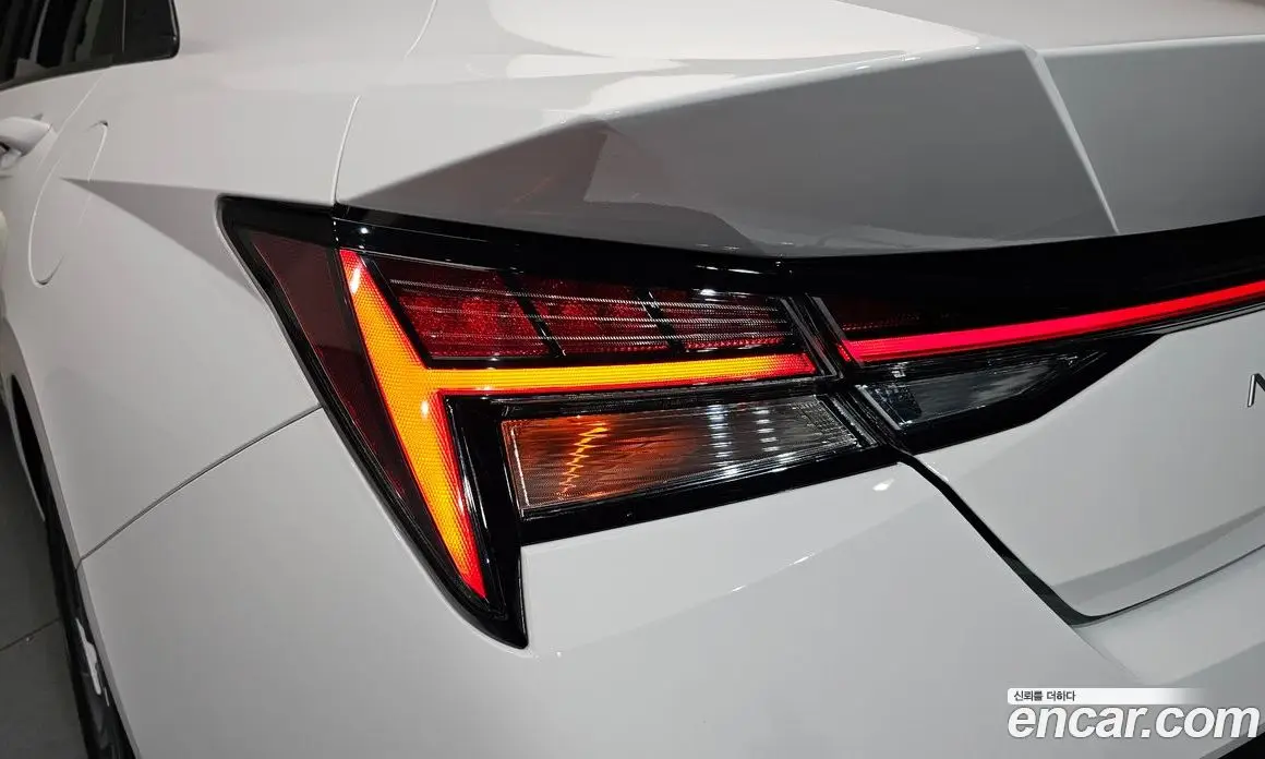 Hyundai Avante 2023 1.6 автомат (гидро), фото 8