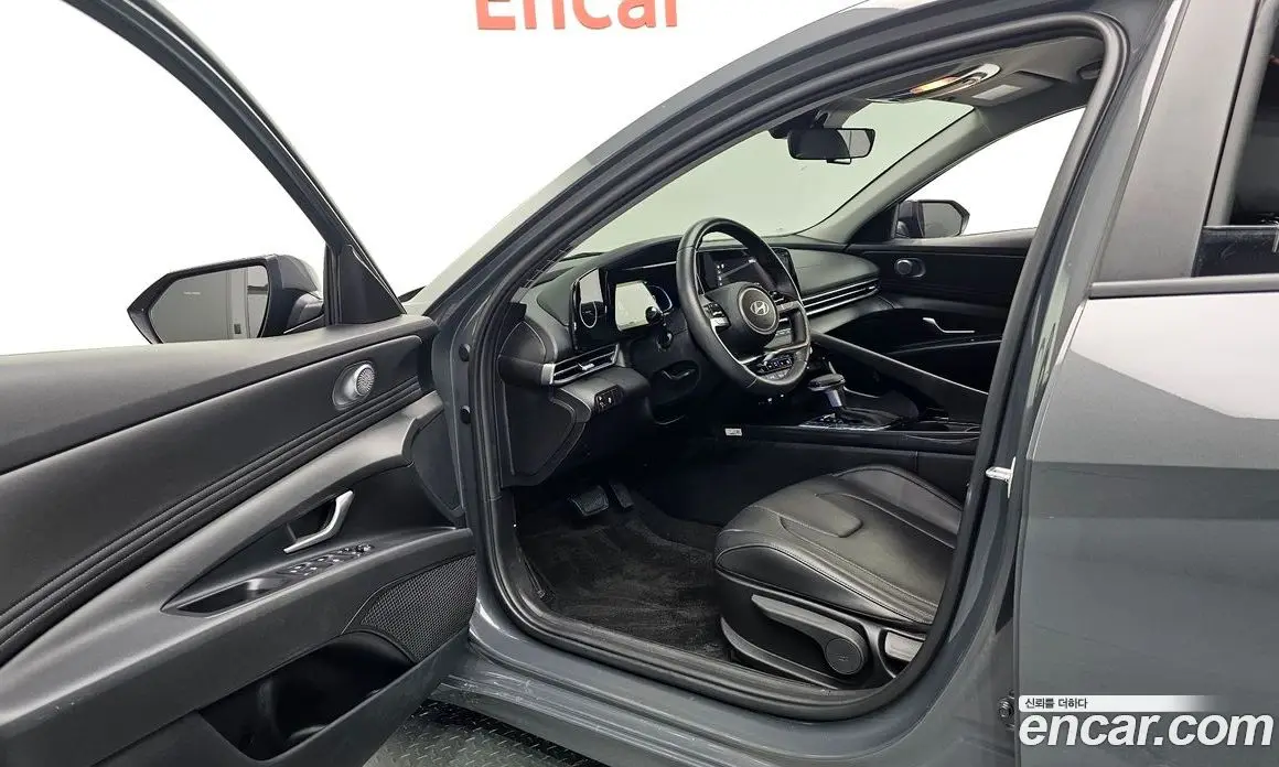 Hyundai Avante 2023 1.6 автомат (гидро), фото 13