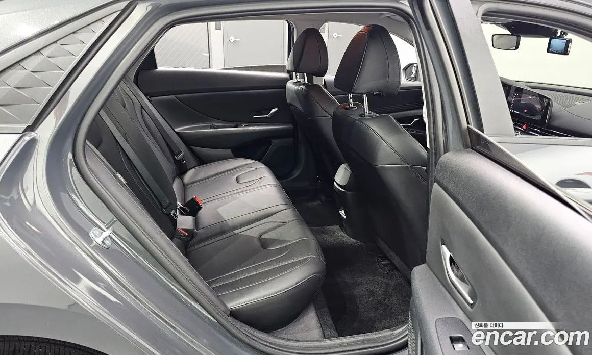 Hyundai Avante 2023 1.6 автомат (гидро), фото 17