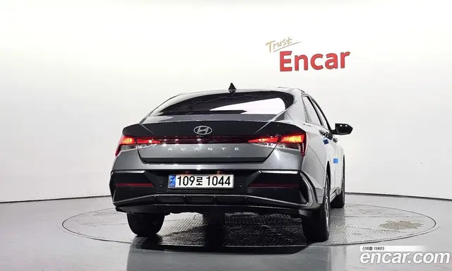 Hyundai Avante 2023 1.6 автомат (гидро), миниатюра 4