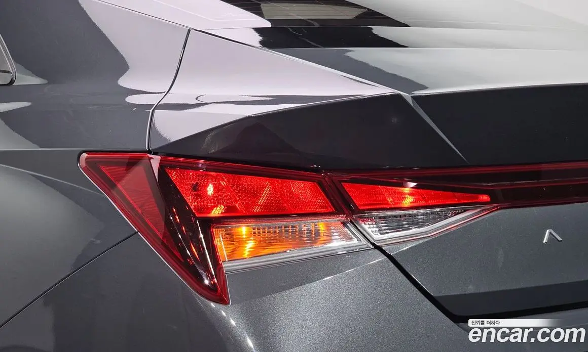 Hyundai Avante 2023 1.6 автомат (гидро), фото 9