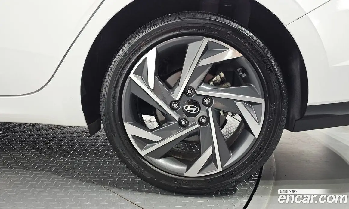 Hyundai Avante 2024 1.6 автомат (гидро), фото 7