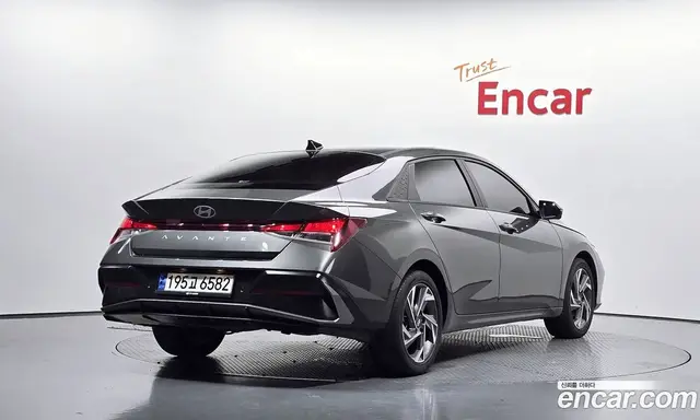 Hyundai Avante 2024 1.6 автомат (гидро), миниатюра 2