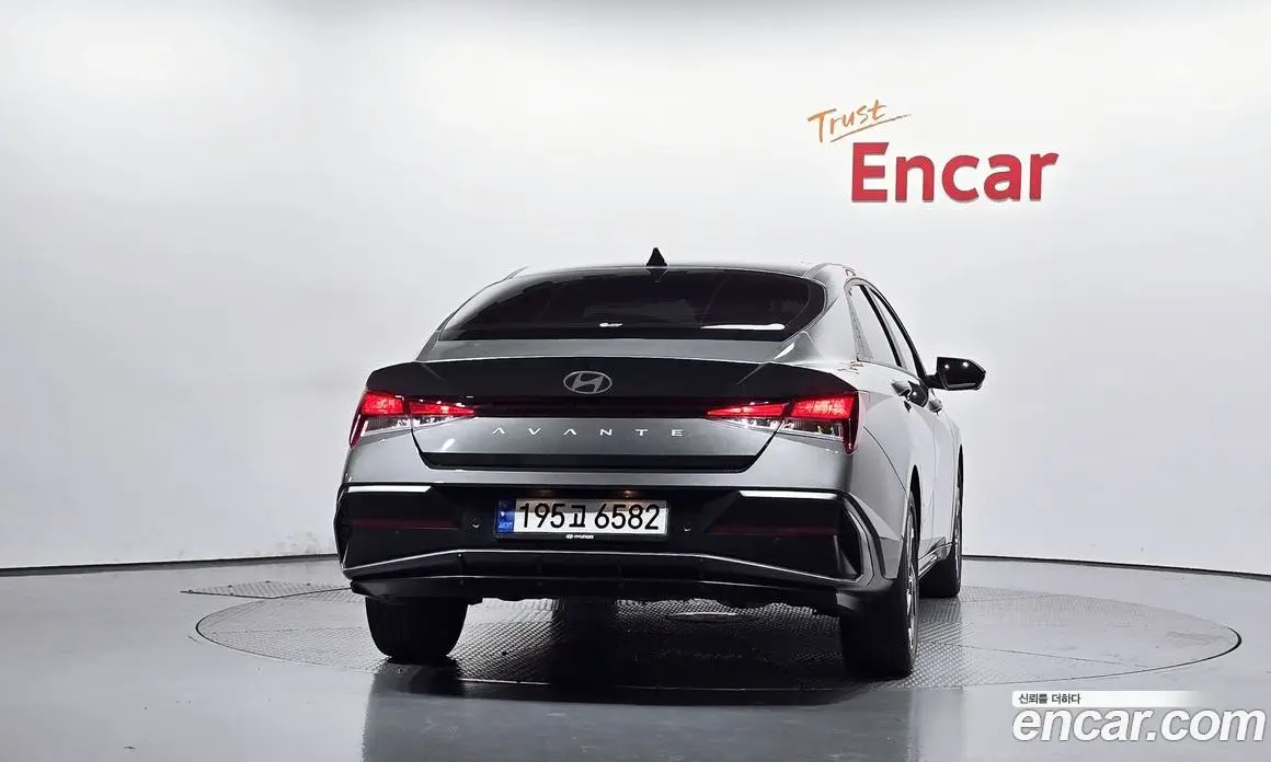 Hyundai Avante 2024 1.6 автомат (гидро), фото 4