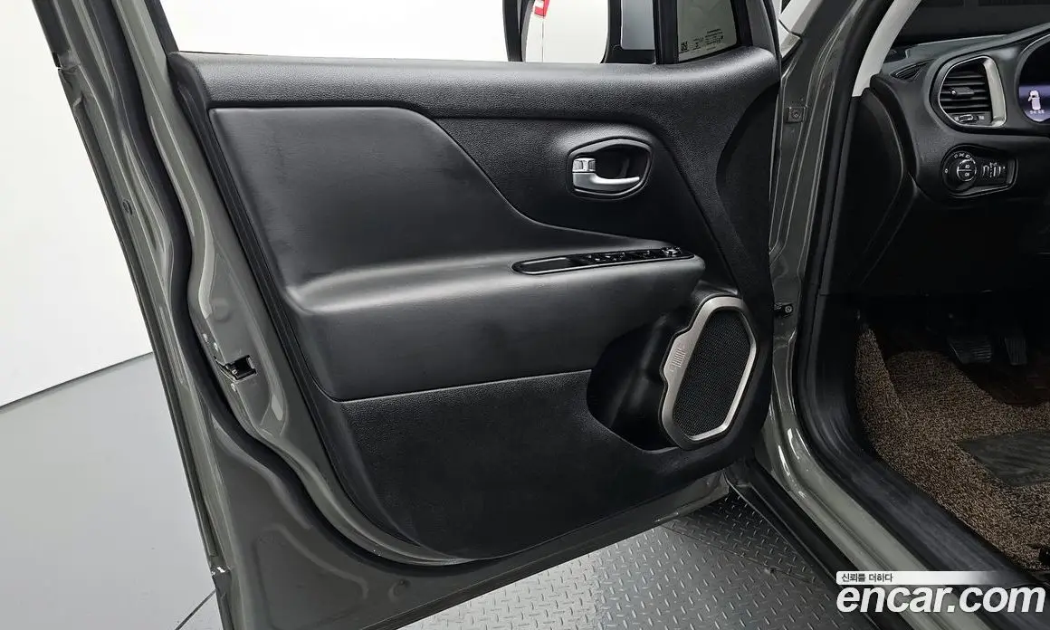 Jeep Renegade 2022 1.3 автомат (гидро), фото 14 Jeep Renegade 2022 1.3 автомат (гидро), фото 14