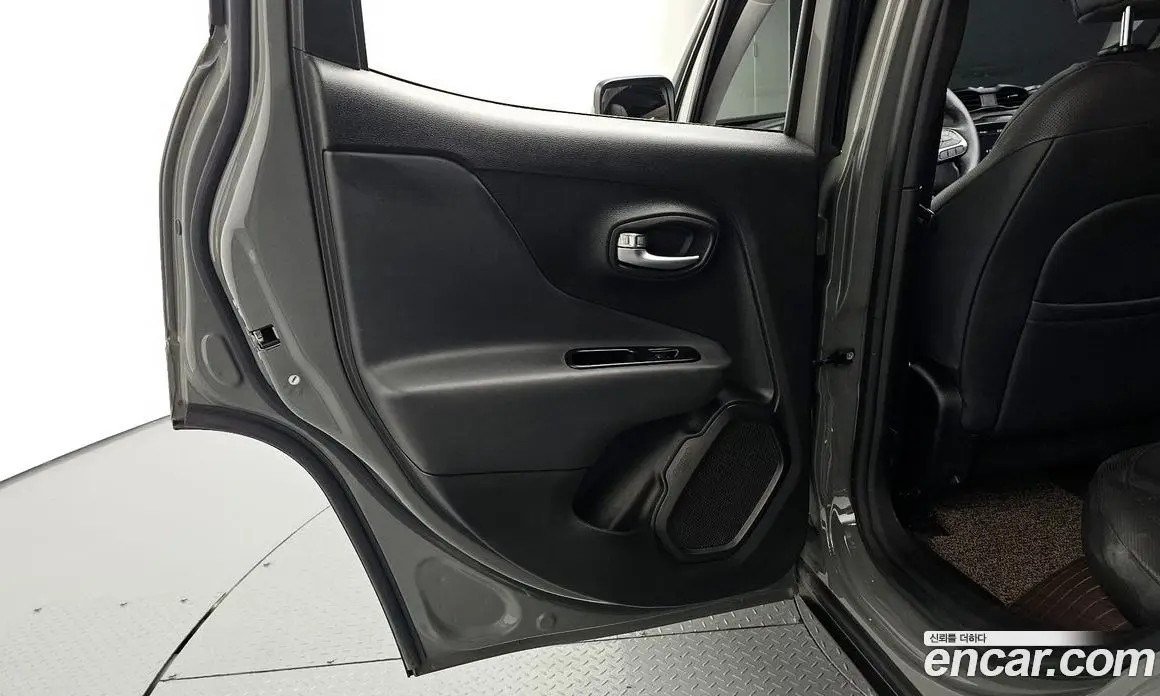 Jeep Renegade 2022 1.3 автомат (гидро), фото 15 Jeep Renegade 2022 1.3 автомат (гидро), фото 15