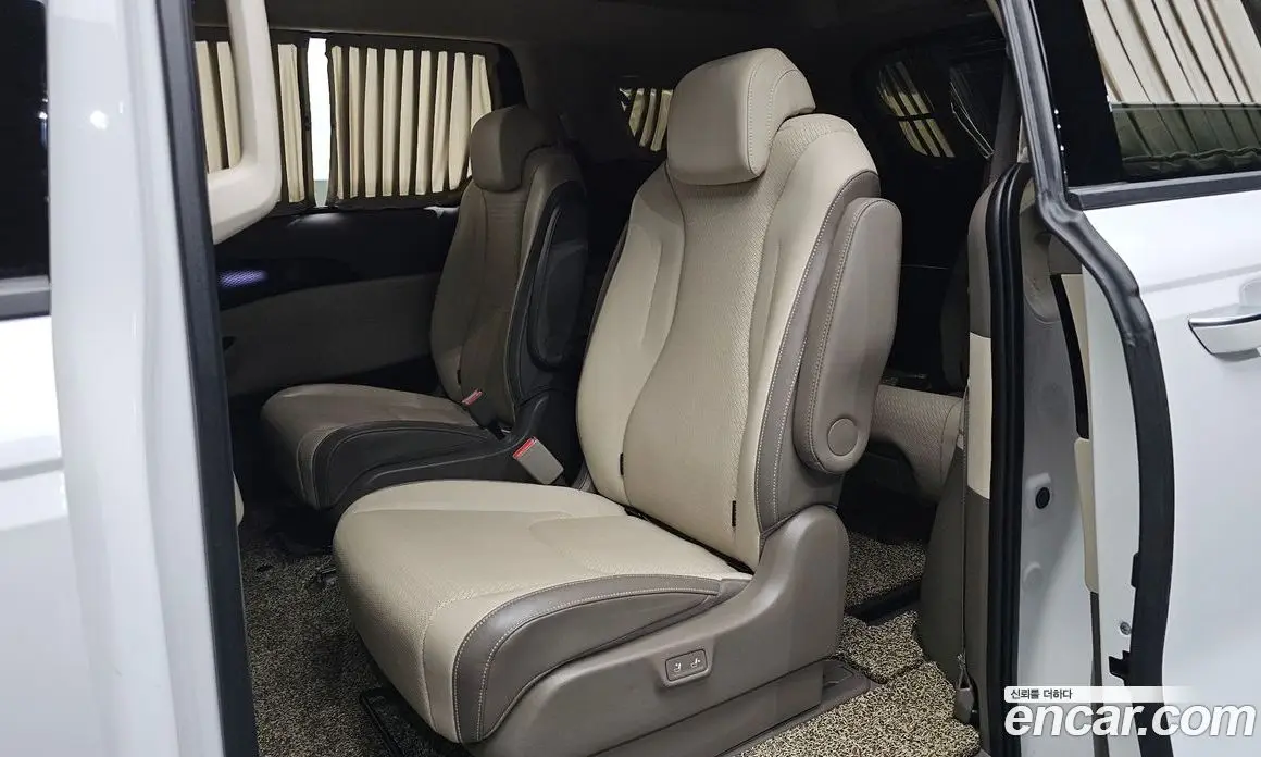 Kia Carnival 2023 3.5 автомат (гидро), фото 16