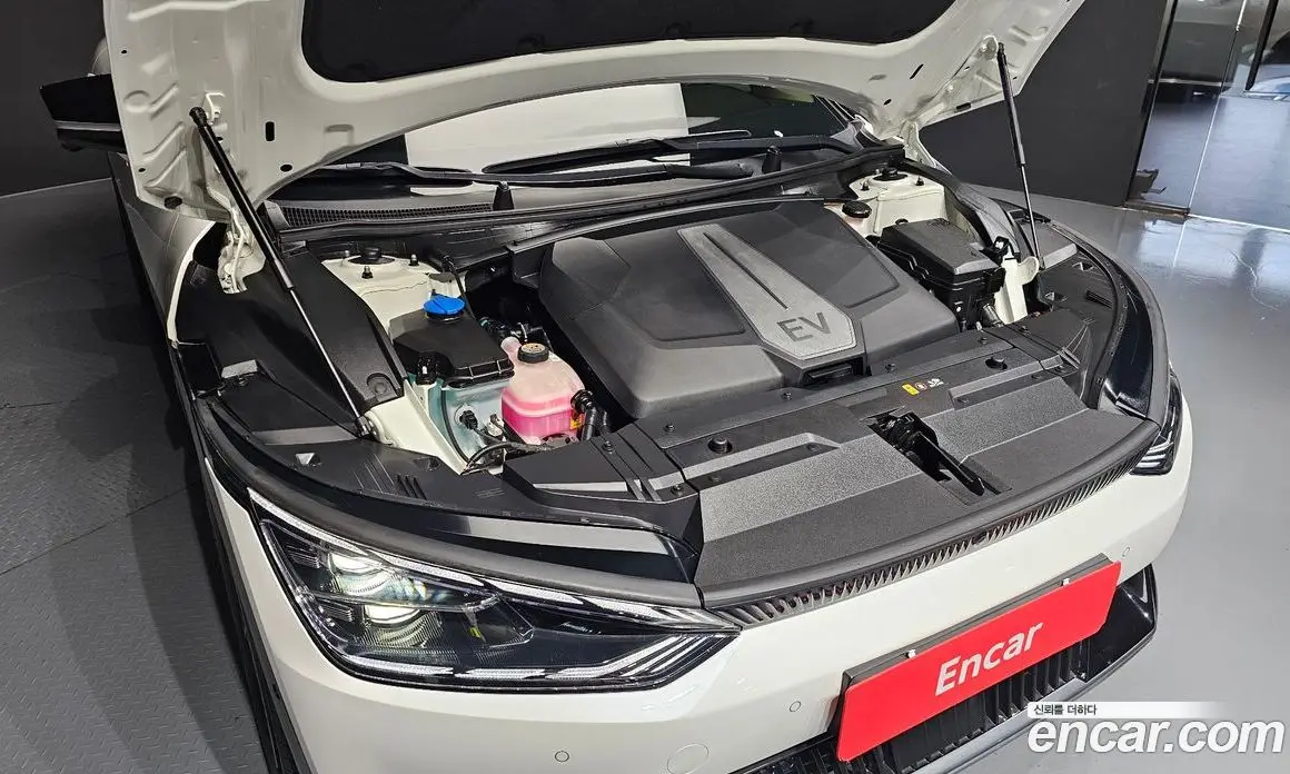 Kia EV6 2024 0.1 автомат (гидро), фото 5 Kia EV6 2024 0.1 автомат (гидро), фото 5