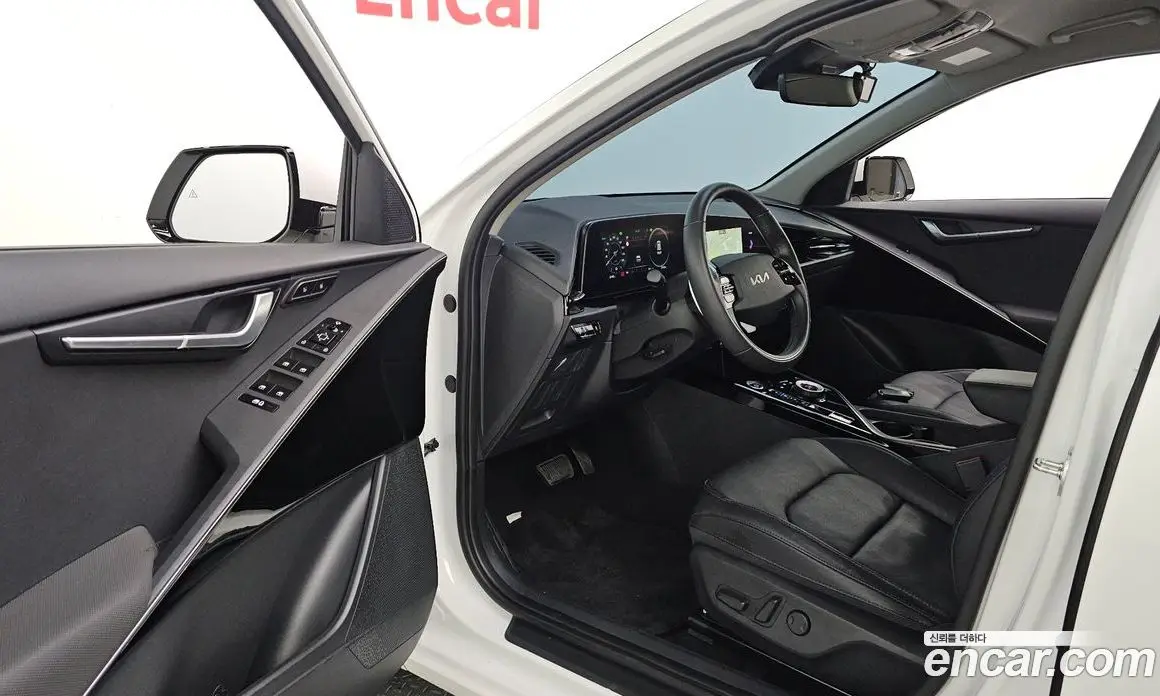 Kia Niro 2023 0.2 автомат (гидро), фото 13 Kia Niro 2023 0.2 автомат (гидро), фото 13