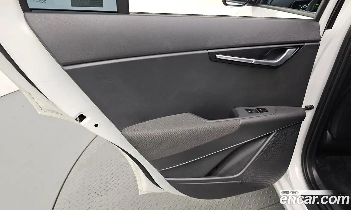 Kia Niro 2023 0.2 автомат (гидро), фото 15 Kia Niro 2023 0.2 автомат (гидро), фото 15