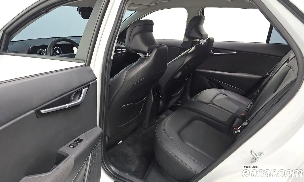 Kia Niro 2023 0.2 автомат (гидро), фото 17 Kia Niro 2023 0.2 автомат (гидро), фото 17