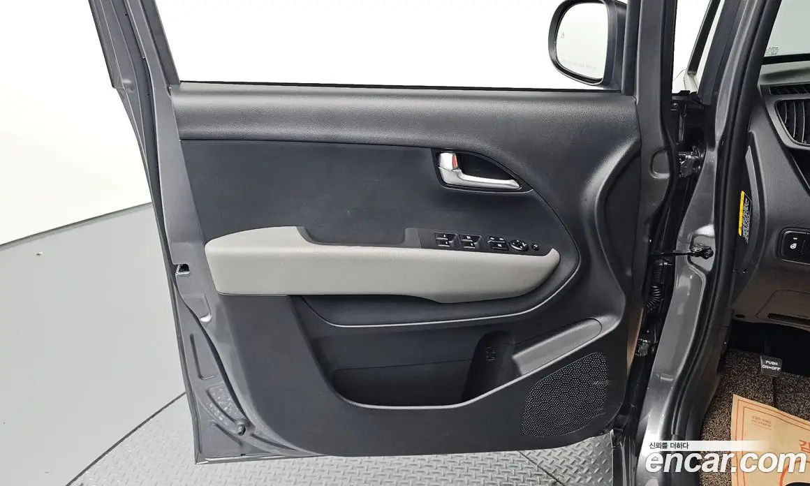 Kia Ray 2023 1.0 автомат (гидро), фото 14