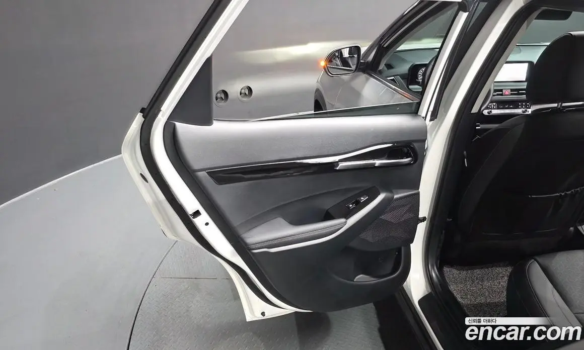 Kia Seltos 2025 1.6 автомат (гидро), фото 15 Kia Seltos 2025 1.6 автомат (гидро), фото 15