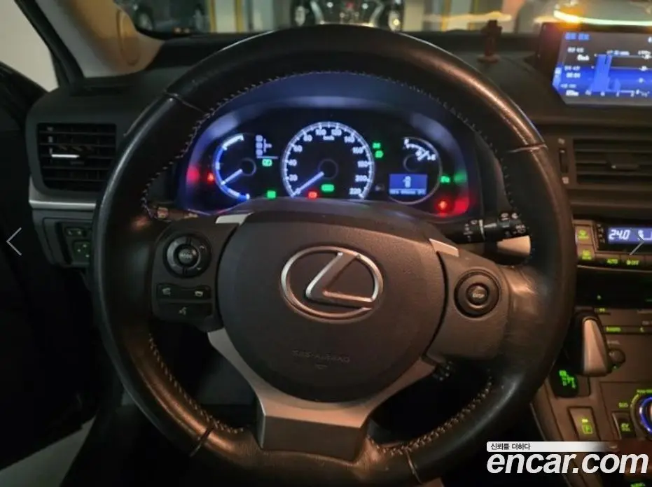 Lexus CT200h 2015 1.8 автомат (гидро), фото 6
