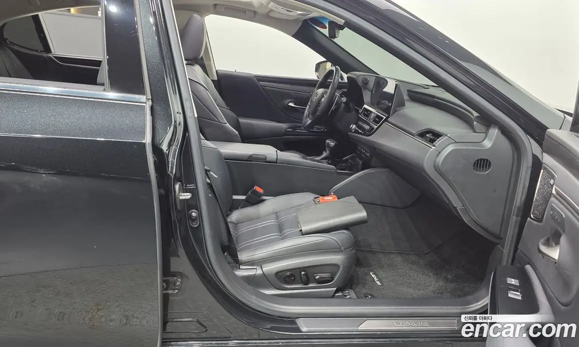 Lexus ES 2022 2.5 автомат (гидро), фото 16 Lexus ES 2022 2.5 автомат (гидро), фото 16