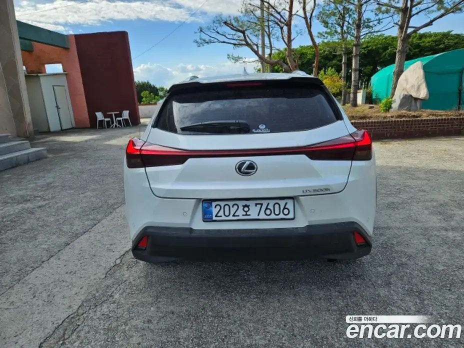 Lexus UX 2025 2.0 автомат (гидро), фото 4