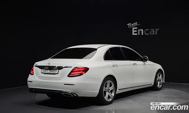 Mercedes-Benz E-Class 2018 2.0 автомат (гидро), миниатюра 2