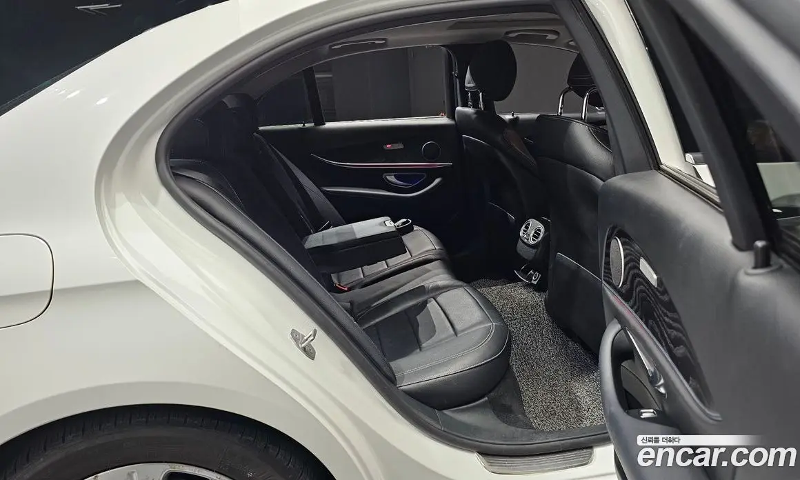 Mercedes-Benz E-Class 2018 2.0 автомат (гидро), фото 17