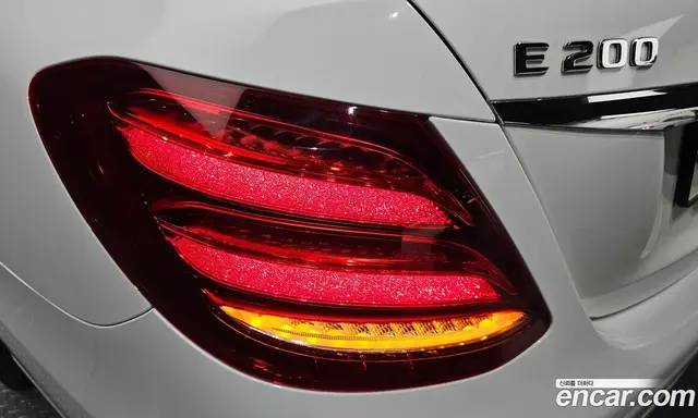Mercedes-Benz E-Class 2018 2.0 автомат (гидро), миниатюра 9