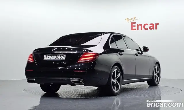 Mercedes-Benz E-Class 2019 2.0 автомат (гидро), миниатюра 2