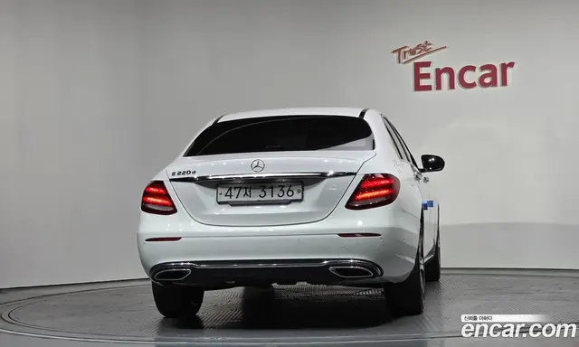 Mercedes-Benz E-Class 2019 1.9 автомат (гидро), миниатюра 4