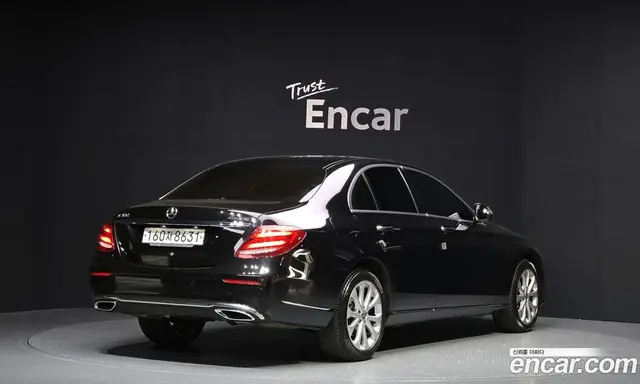 Mercedes-Benz E-Class 2020 2.0 автомат (гидро), миниатюра 2
