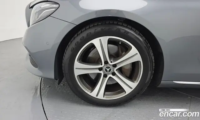 Mercedes-Benz E-Class 2020 2.0 автомат (гидро), миниатюра 5