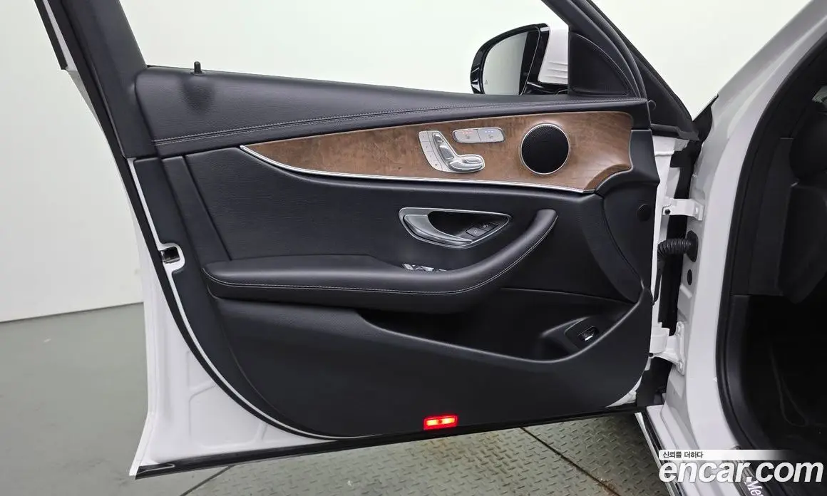Mercedes-Benz E-Class 2022 2.0 автомат (гидро), фото 14 Mercedes-Benz E-Class 2022 2.0 автомат (гидро), фото 14
