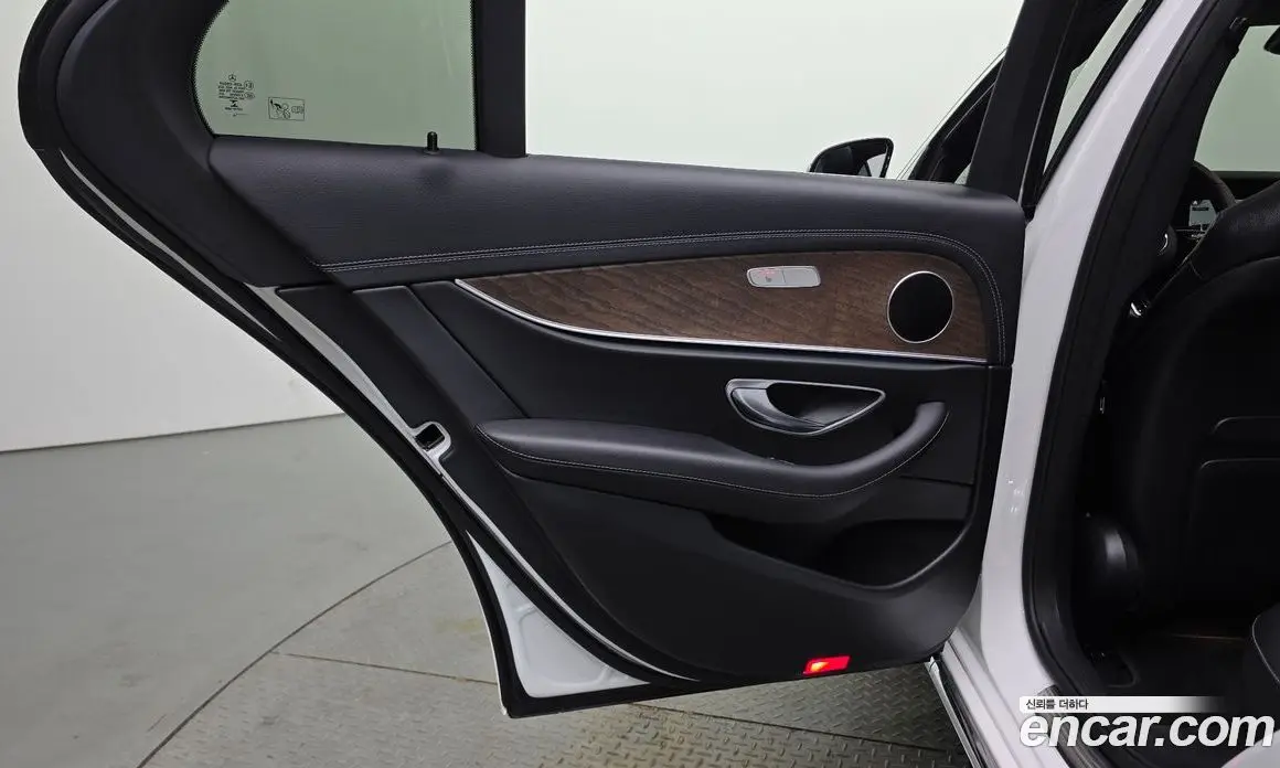 Mercedes-Benz E-Class 2022 2.0 автомат (гидро), фото 15 Mercedes-Benz E-Class 2022 2.0 автомат (гидро), фото 15