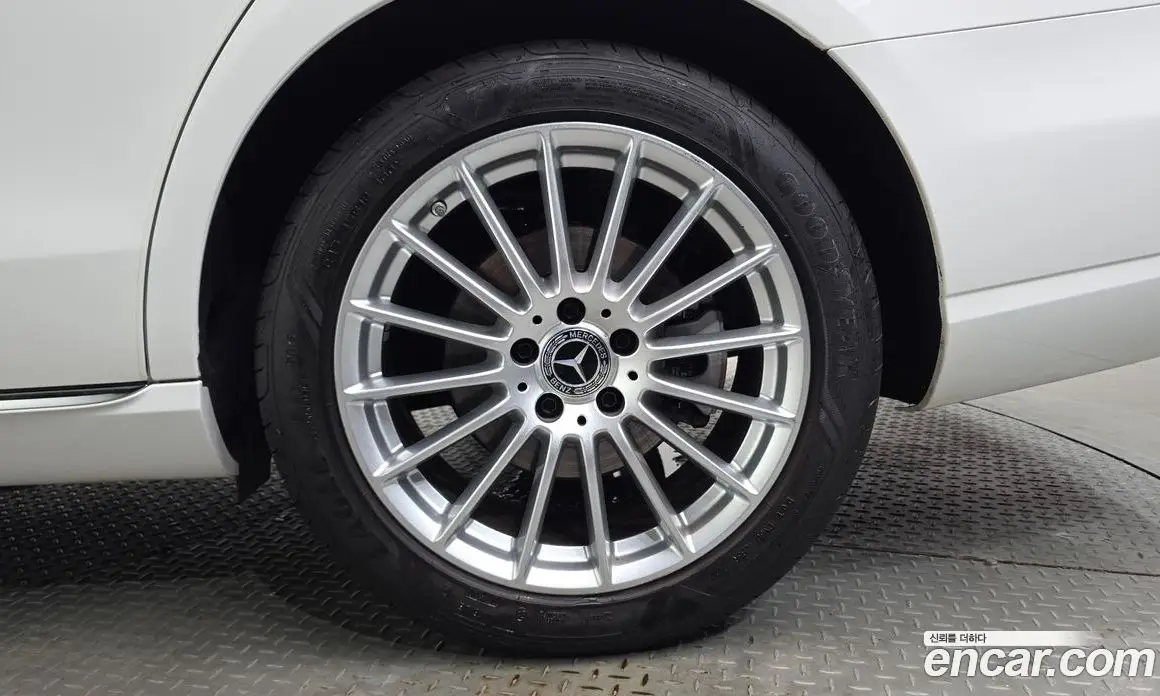 Mercedes-Benz E-Class 2022 2.0 автомат (гидро), фото 7 Mercedes-Benz E-Class 2022 2.0 автомат (гидро), фото 7