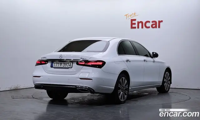 Mercedes-Benz E-Class 2023 2.0 автомат (гидро), миниатюра 2