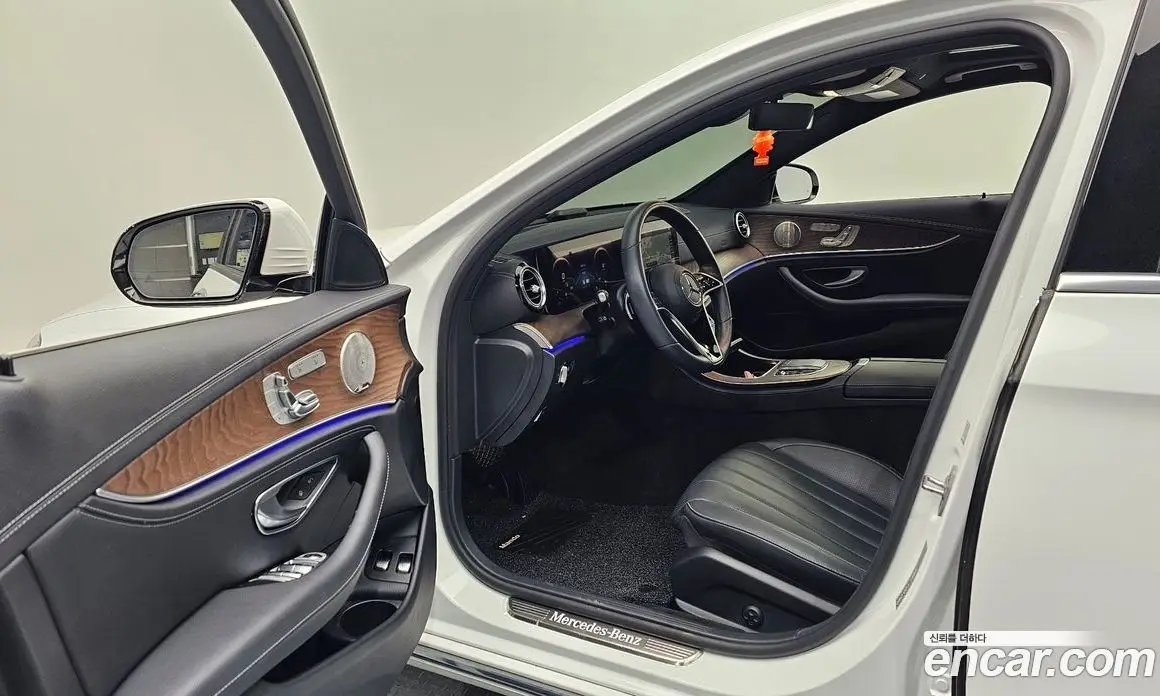 Mercedes-Benz E-Class 2023 2.0 автомат (гидро), фото 13
