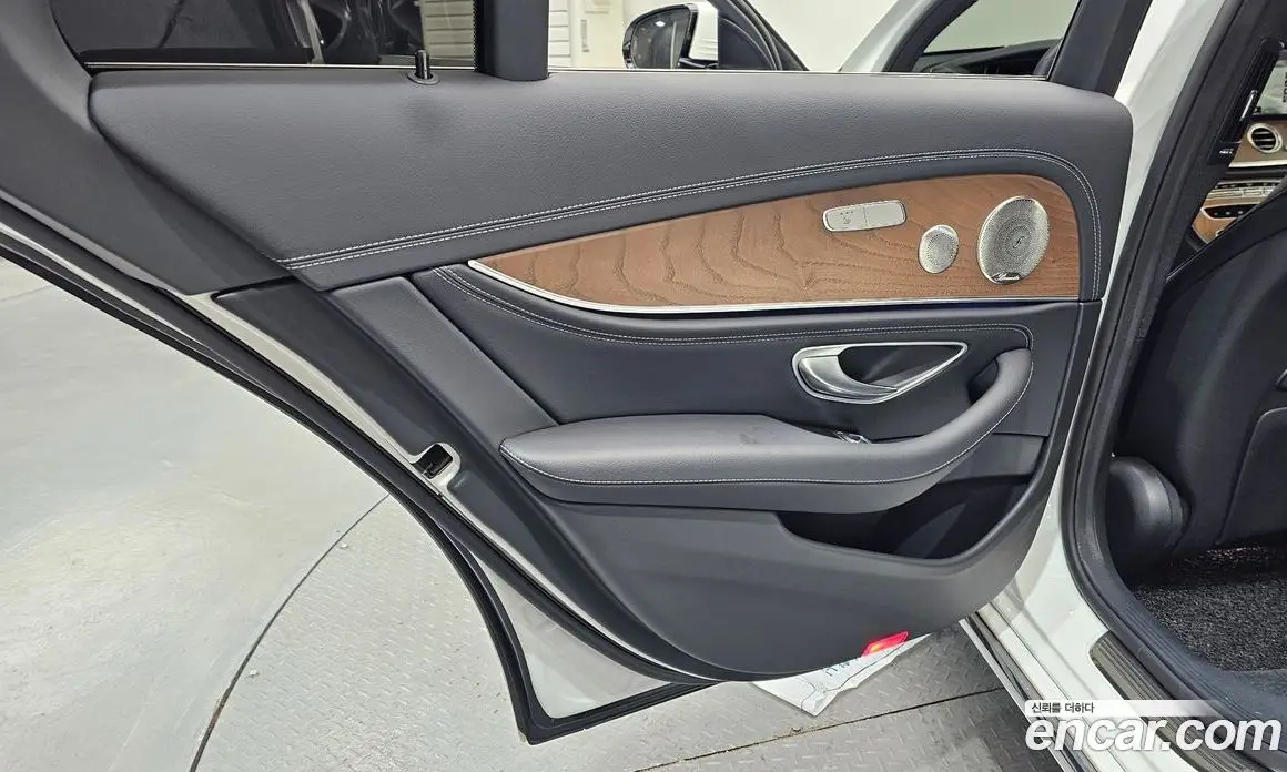 Mercedes-Benz E-Class 2023 2.0 автомат (гидро), фото 15
