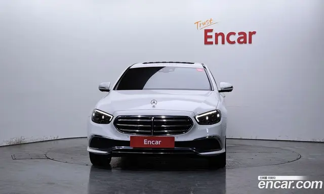 Mercedes-Benz E-Class 2023 2.0 автомат (гидро), миниатюра 3