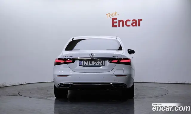 Mercedes-Benz E-Class 2023 2.0 автомат (гидро), миниатюра 4