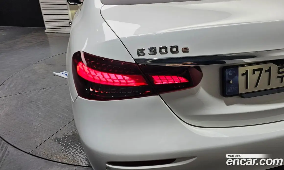 Mercedes-Benz E-Class 2023 2.0 автомат (гидро), фото 9