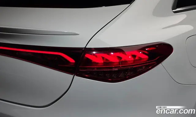Mercedes-Benz EQE 2022 0.3 автомат (гидро), миниатюра 9