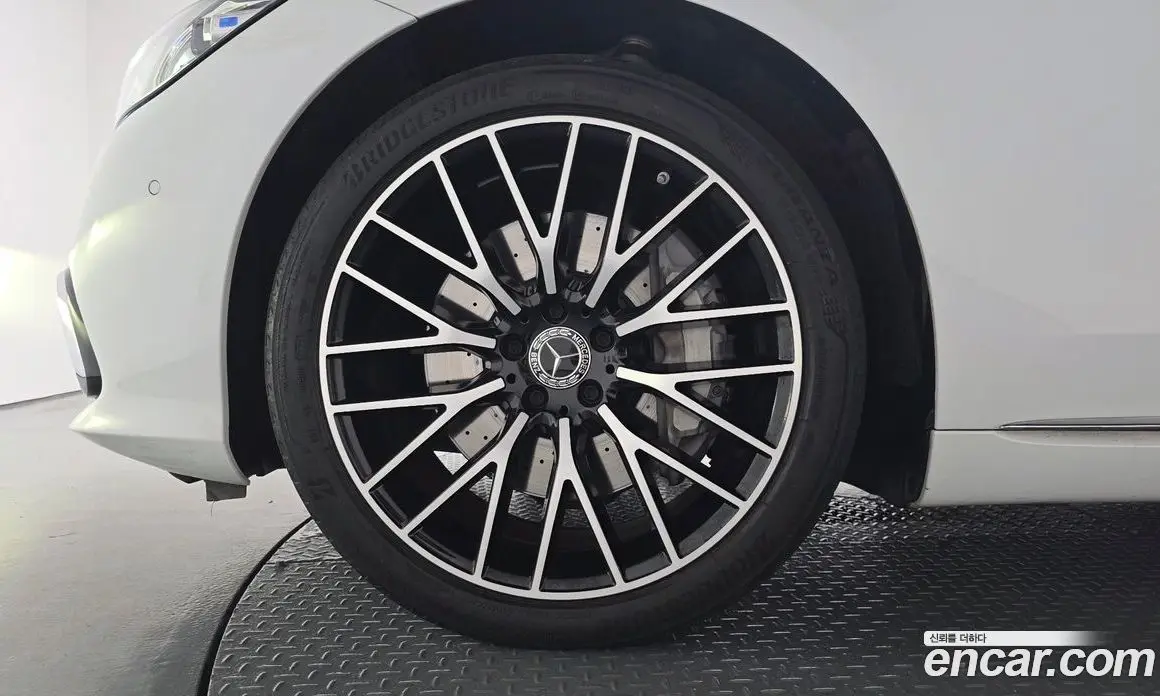 Mercedes-Benz S-Class 2024 4.0 автомат (гидро), фото 4