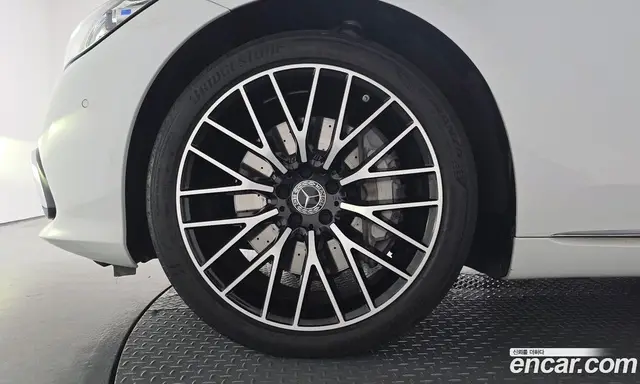 Mercedes-Benz S-Class 2024 4.0 автомат (гидро), миниатюра 4