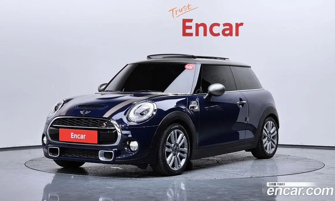 Mini Cooper 2016 2.0 автомат (гидро), фото 1 Mini Cooper 2016 2.0 автомат (гидро), фото 1