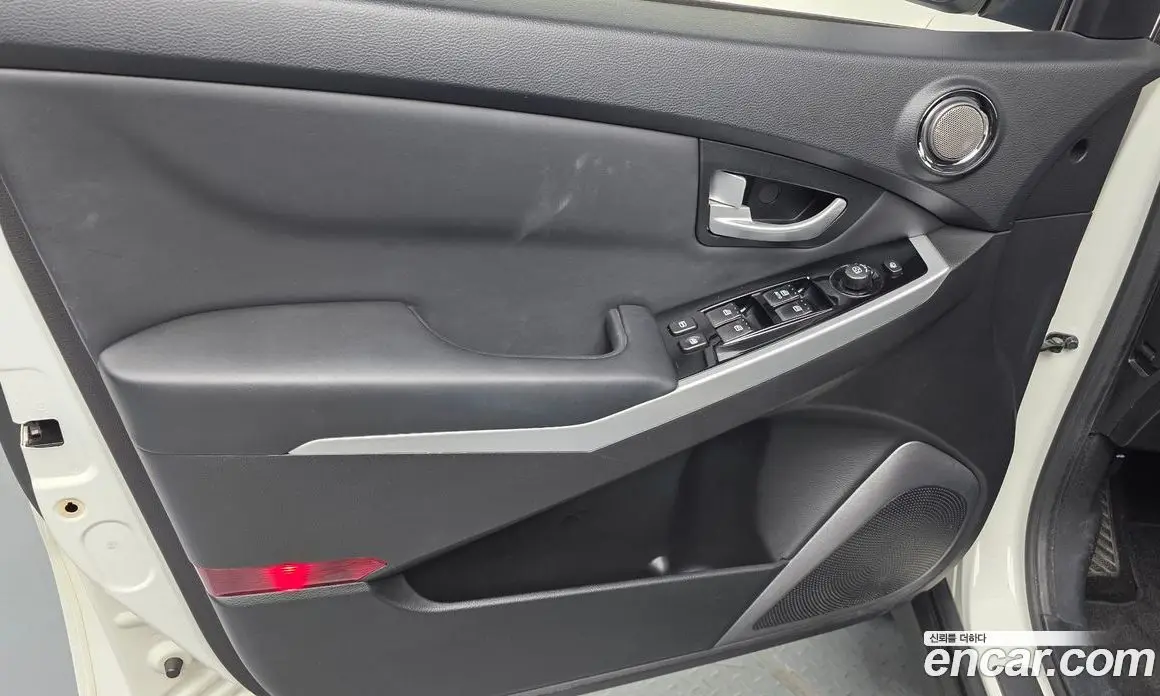 SsangYong Korando 2016 2.2 автомат (гидро), фото 14