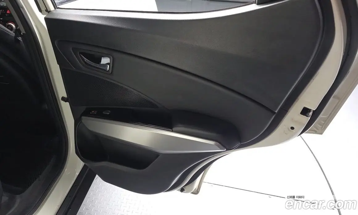 SsangYong TIBOLI 2015 1.6 автомат (гидро), фото 15 SsangYong TIBOLI 2015 1.6 автомат (гидро), фото 15