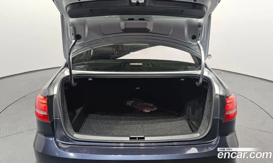 Volkswagen Jetta 2015 2.0 автомат (гидро), фото 20 Volkswagen Jetta 2015 2.0 автомат (гидро), фото 20