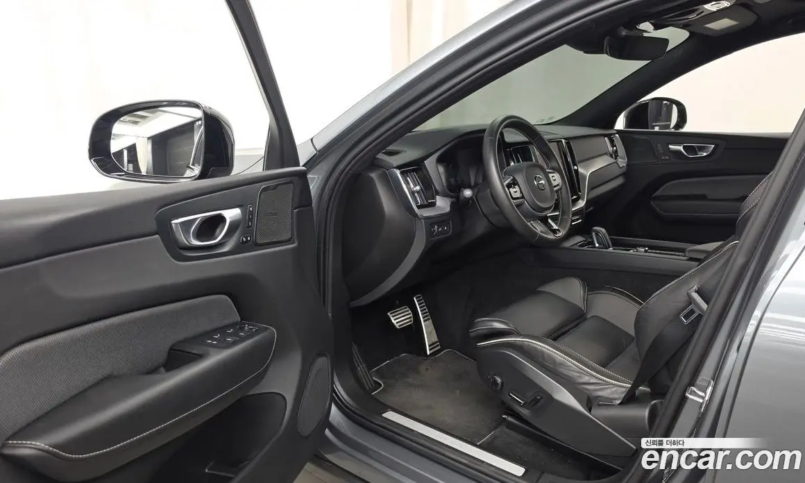 Volvo XC60 2021 2.0 автомат (гидро), фото 13