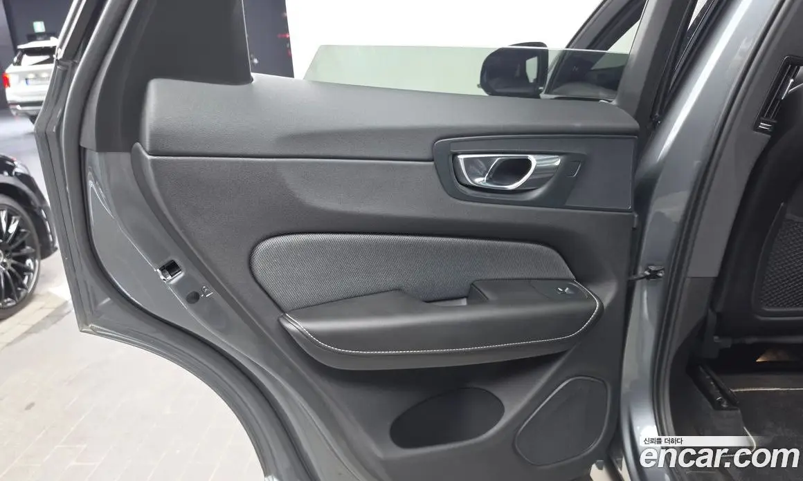 Volvo XC60 2021 2.0 автомат (гидро), фото 15
