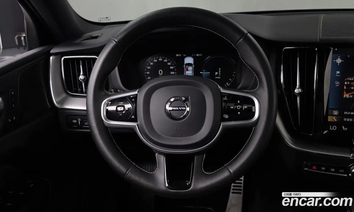 Volvo XC60 2021 2.0 автомат (гидро), фото 19